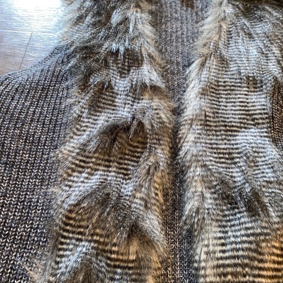 WHBM Sweater Vest with Faux Fur Sz X-Large Excellent Condition - Picture 9 of 11